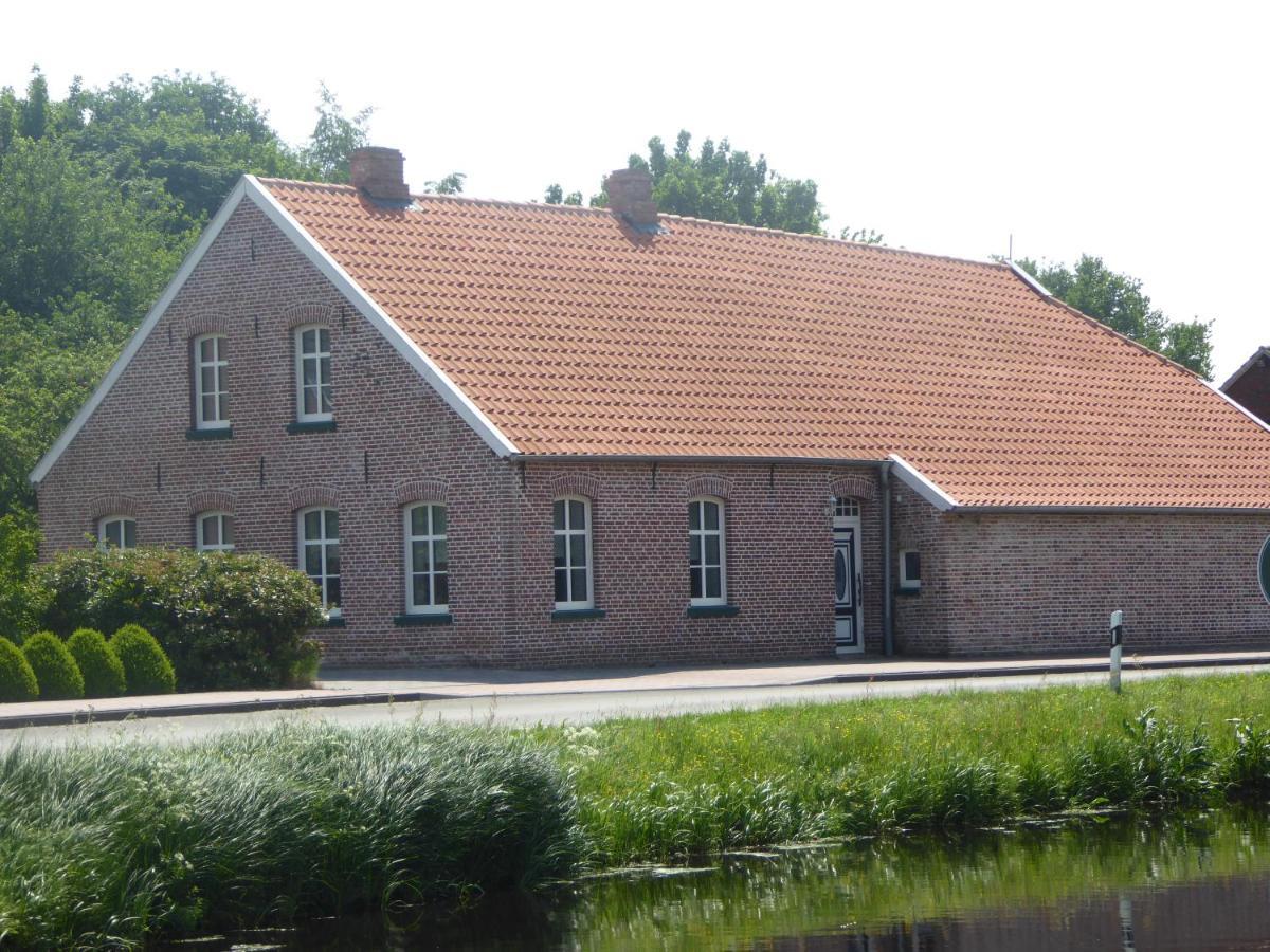 Ferienwohnung Gulf Im Gulfhof Am Kanal Grossefehn Екстер'єр фото